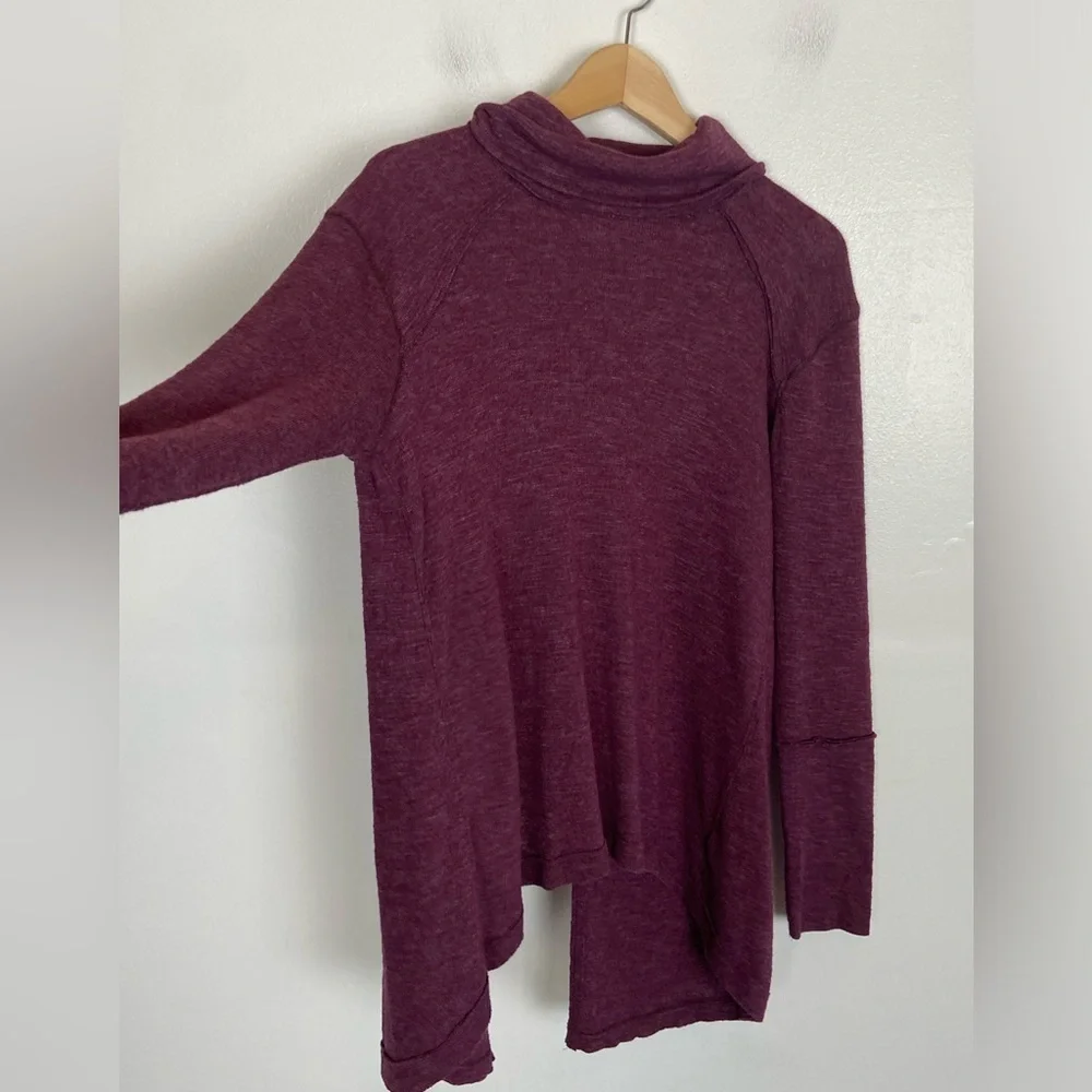 Free People We The Free Split Back‎ Tunic Sweater Size M Color Purple Turtleneck